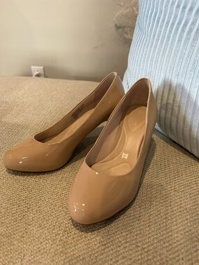 Rockport Women's Beige Patent Round-Toe Pumps